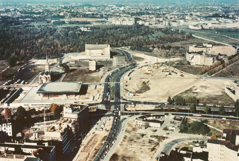 Kulturforum 1967 (Luftaufnahme) mit Neuer Nationalgalerie im Bau, Matthäikirche, Philharmonie links der Potsdamer Straße Historische Luftaufnahme des Kulturforums