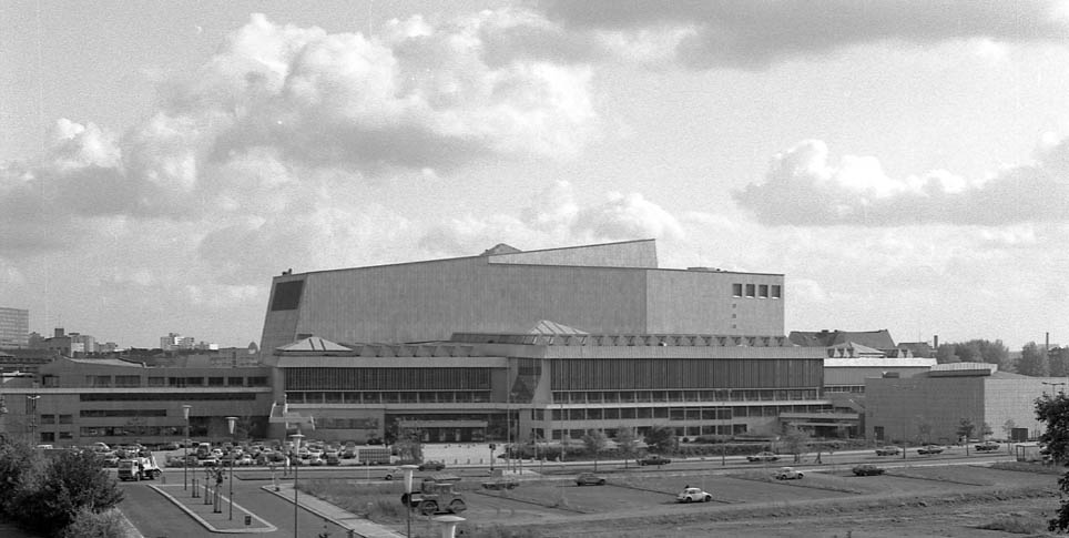 The Wall at its back: the Staatsbibliothek zu Berlin in the Kulturforum in the late 1970s.