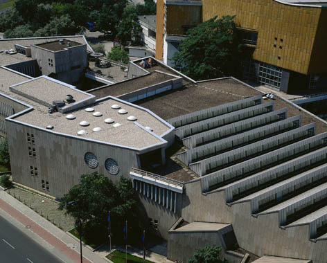 Staatliches Institut für Musikforschung und das Musikinstrumentenmuseum (2001) © bpk/SIM/Dietmar Katz Staatliches Institut für Musikforschung und das Musikinstrumentenmuseum (2001)
