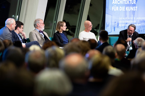 Die Diskussionsrunde: Reinhard Hübsch, Hannes Langbein, Wulf Herzogenrath, Swantje Karich, Jacques Herzog und Udo Kittelmann (v.l.n.r.)