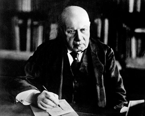 Dem Chemiker Ludwig Darmstaedter (1846-1927) verdankt die Staatsbibliothek zu Berlin den wesentlichen Grundstock ihrer Handschriftenabteilung und ihrer bedeutendsten Vermächtnisse Dem Chemiker Ludwig Darmstaedter (1846-1927) verdankt die Staatsbibliothek zu Berlin den wesentlichen Grundstock ihrer Handschriftenabteilung und ihrer bedeutendsten Vermächtnisse.