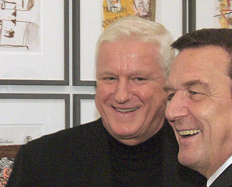 Friedrich Christian Flick mit dem damaligen Bundeskanzler Gerhard Schröder 2004 im Hamburger Bahnhof - Museum für Gegenwart 