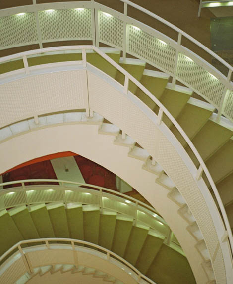 Den Teppich kenn ich doch! Wie in der Staatsbibliothek steht auch diese grüne Auslegeware unter Denkmalschutz © SPK/Tina Willim Den Teppich kenn ich doch! Wie in der Staatsbibliothek steht auch diese grüne Auslegeware unter Denkmalschutz