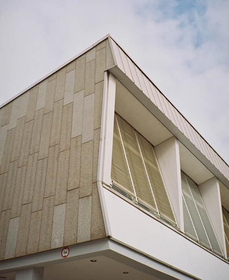 Hinter den Lamellen befindet sich die institutseigene musikwissenschaftliche Bibliothek © SPK/Tina Willim Hinter den Lamellen befindet sich die institutseigene musikwissenschaftliche Bibliothek