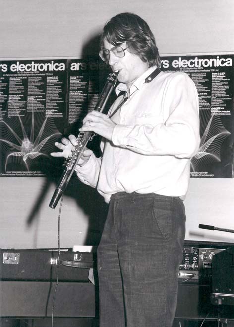 Peter Spoerri mit seinem Lyricon Peter Spoerri mit seinem Lyricon