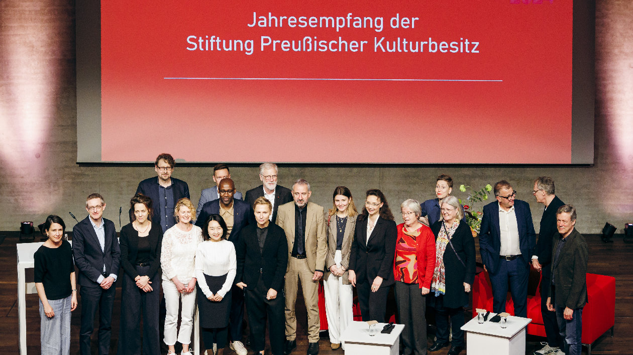 Gruppenbild auf Bühne