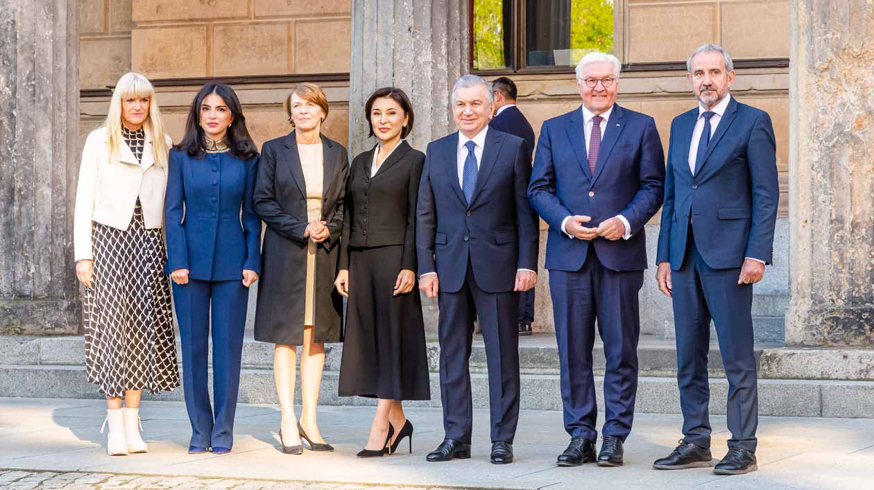 Gruppenfoto von 7 Personen