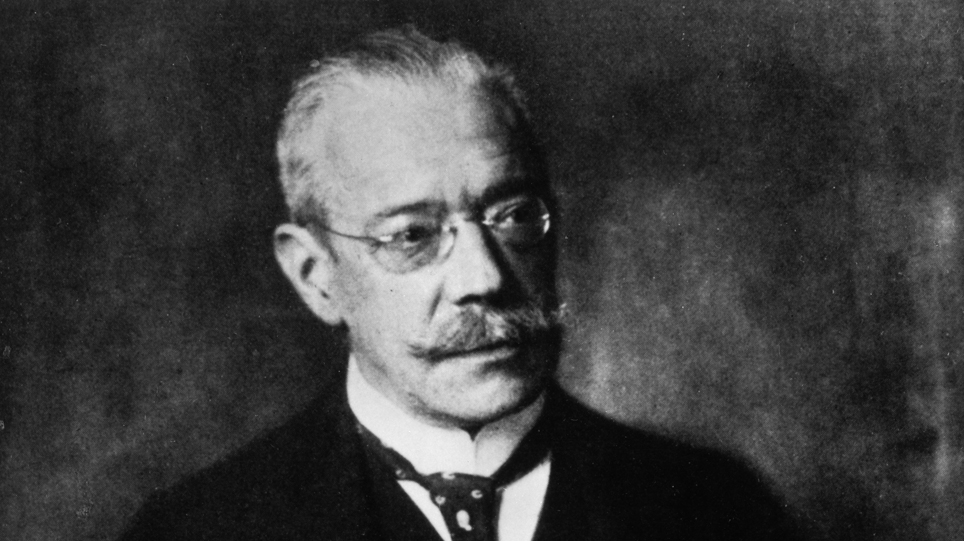 James Simon (1851-1932), an important patron of the Staatliche Museen zu Berlin, donated the bust of Nefertiti and other items James Simon (1851-1932), an important patron of the Staatliche Museen zu Berlin, donated the bust of Nefertiti and other items