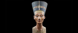 Farbige Büste der ägyptischen Königin Nofretete
