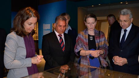 Ausstellungsansicht EIN GOTT - Abrahams Erben am Nil. Juden, Christen und Muslime in Ägypten von der Antike bis zum Mittelalter Ausstellungsansicht „EIN GOTT - Abrahams Erben am Nil. Juden, Christen und Muslime in Ägypten von der Antike bis zum Mittelalter"