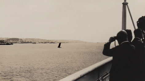Bruno Valentin aboard the steamship "Highland Patriot" on the way to Rio de Janeiro; with binoculars, he looks at the coast of Portugal, the last view of Europe. Foto: Gerhard Valentin, 1937; © Collection Andreas and Thomas Valentin Bruno Valentin aboard the steamship "Highland Patriot" on the way to Rio de Janeiro; with binoculars, he looks at the coast of Portugal, the last view of Europe. Foto: Gerhard Valentin, 1937; © Collection Andreas and Thomas Valentin