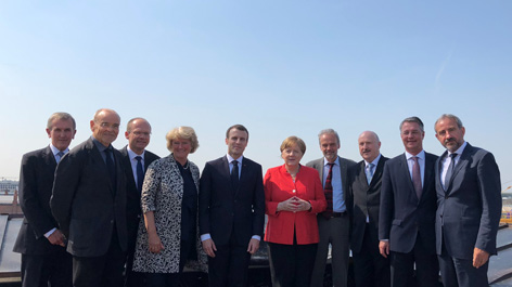 Gruppenfoto auf dem Dach des Humboldt Forum mit Bundeskanzlerin Angela Merkel und dem Französischen Präsidenten Emanuel Macron