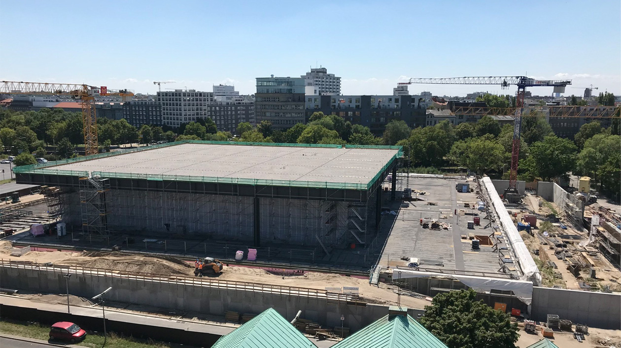 Blick von der St. Matthäus-Kirche auf die Neue Nationalgalerie