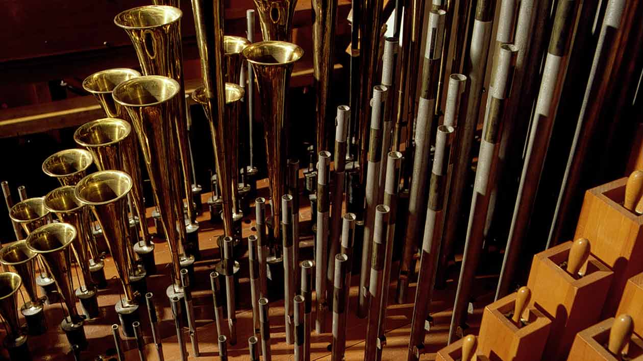 Ein Blick in die Pfeifenkammer der Wurlitzer-Theaterorgel Ein Blick in die Pfeifenkammer der Wurlitzer-Theaterorgel