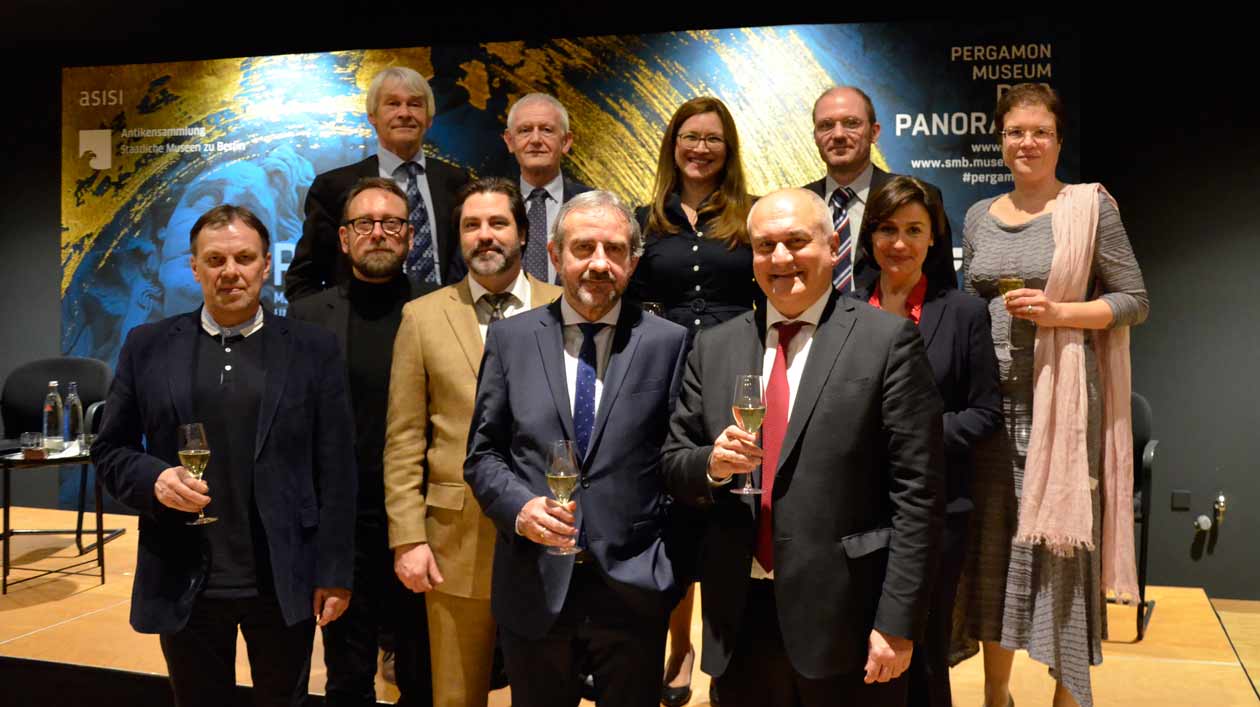 Teilnehmerinnen und Teilnehmer des Forschungskolloquiums zum 60. Geburtstag von Hermann Parzinger Teilnehmerinnen und Teilnehmer des Forschungskolloquiums zum 60. Geburtstag von Hermann Parzinger