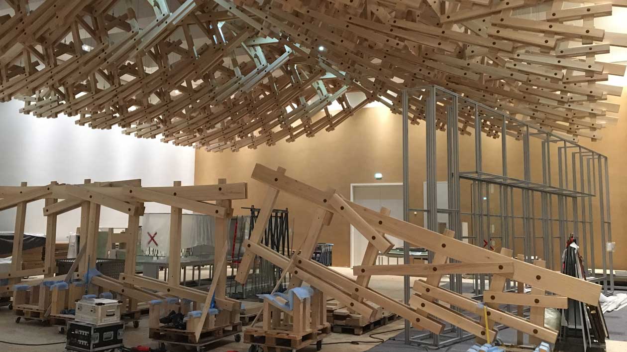 View in a hall with a wooden roof structure