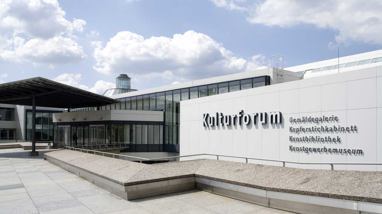 View from the Piazzetta towards the entry of the Kulturforum