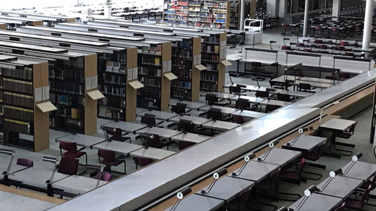 Blick in den leeren Lesesaal der Staatsbibliothek