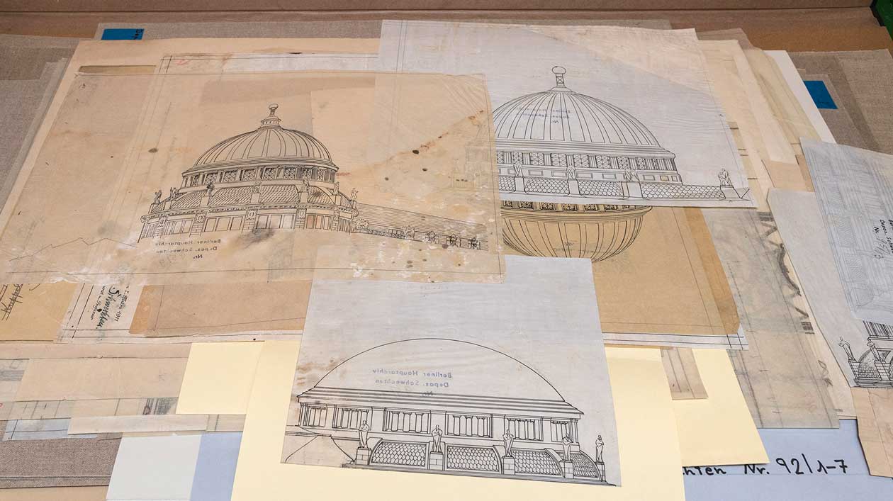 Schwechtens plans Historical plans on a table