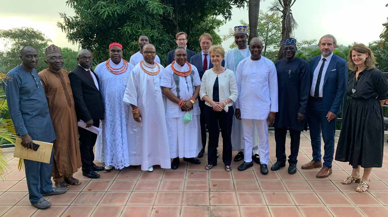 MOU Group photo
