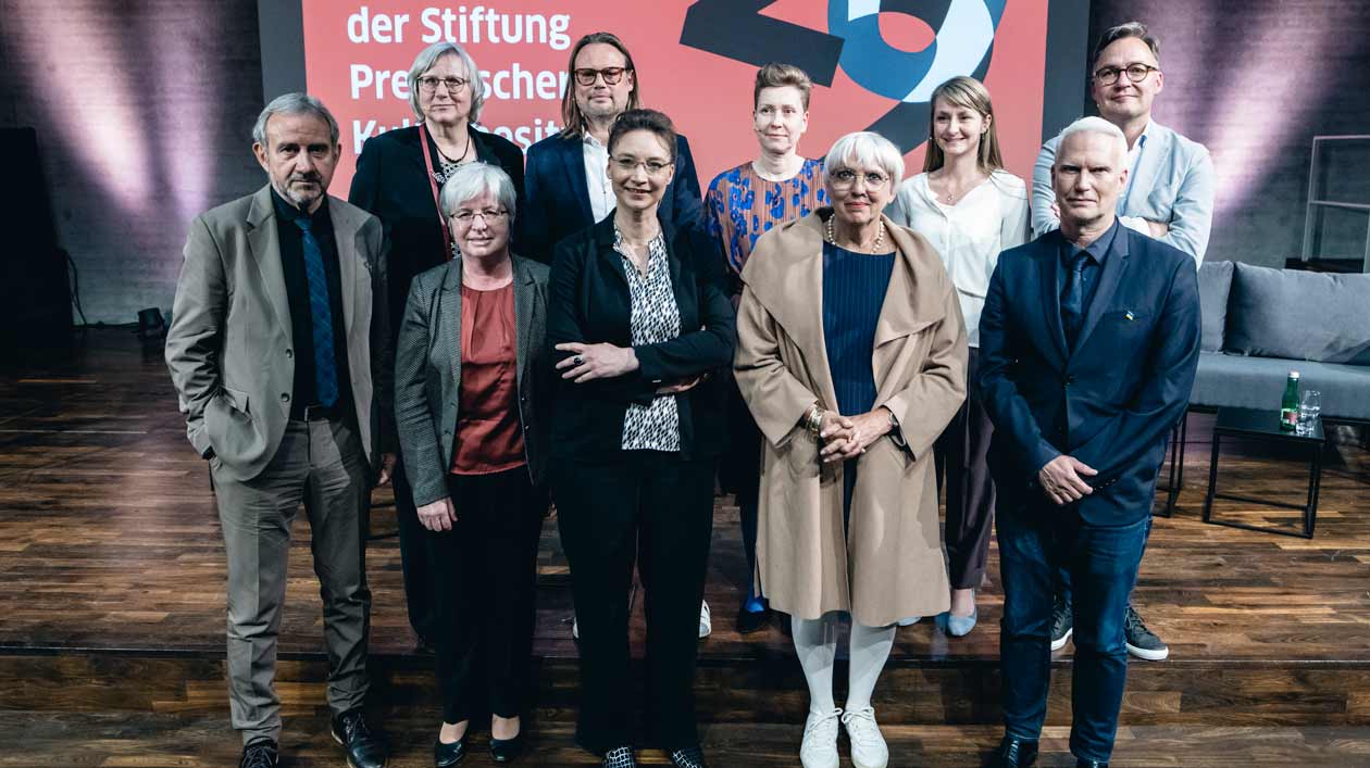 Gruppenfoto beim Jahresempfang 2022 auf der Bühne