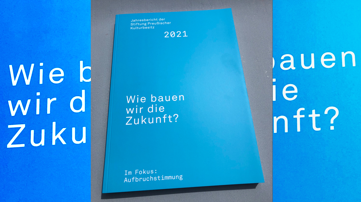 A blue magazin with the title "Wie bauen wir die Zukunft?" 