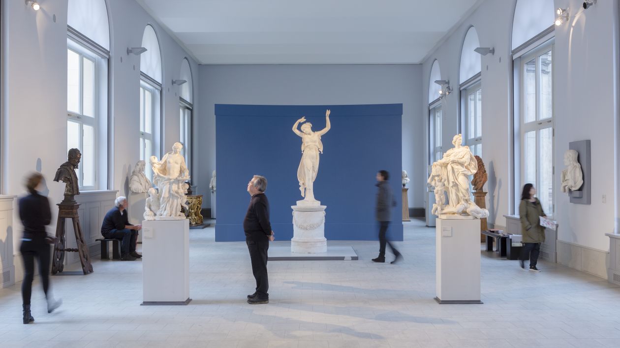 Besucher:innen im Bode-Museum. Foto: David von Becker