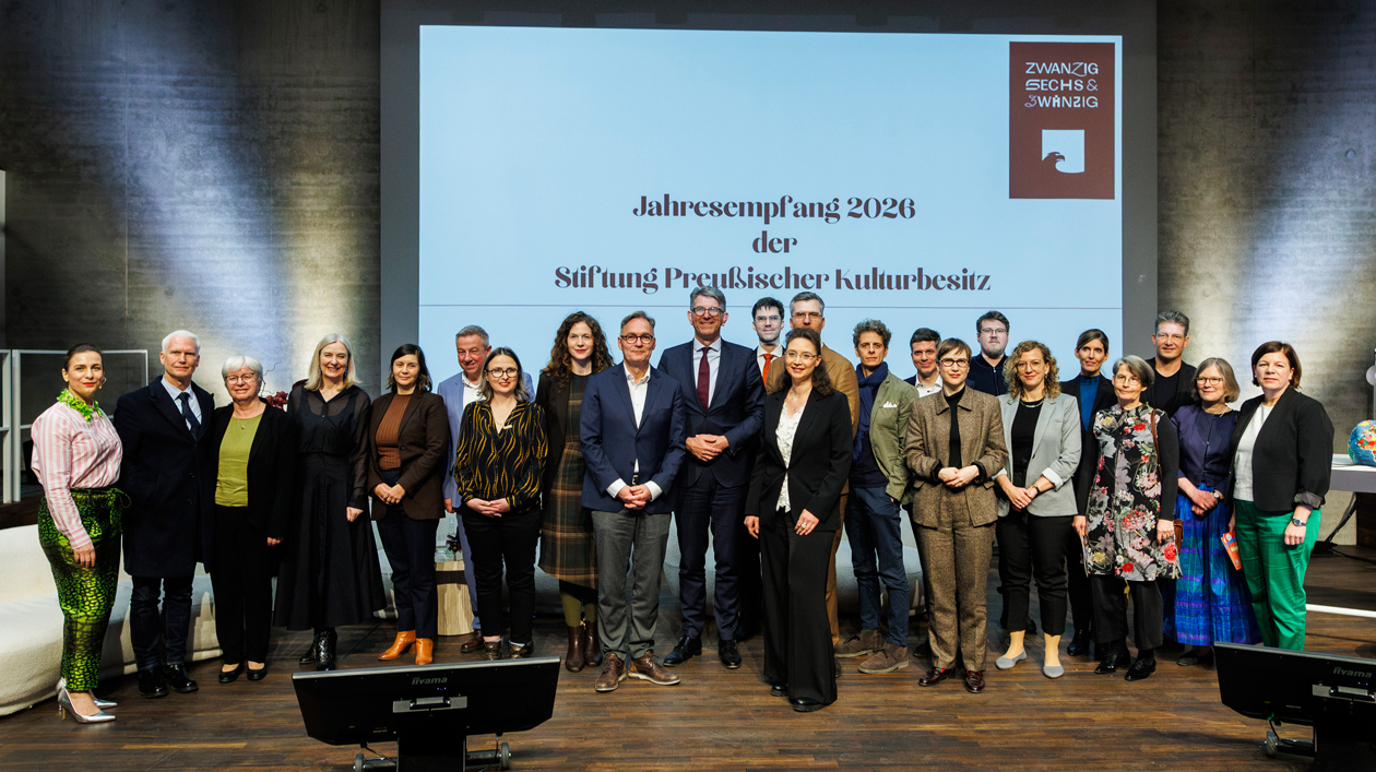 Gruppenbild auf einer Bühne