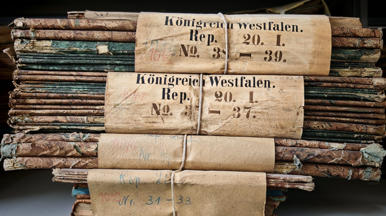 V. HA Kingdom of Westphalia A pile of files on a table
