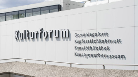 Kulturforum Nahaufnahme des Schriftzugs Kulturforum