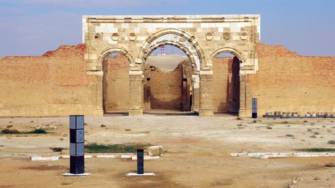 Qasr Mschatta (Jordanien), Frontansicht der wiederhergestellten Bogenfronten zum Thronsaal Qasr Mschatta (Jordanien), Frontansicht der wiederhergestellten Bogenfronten zum Thronsaal