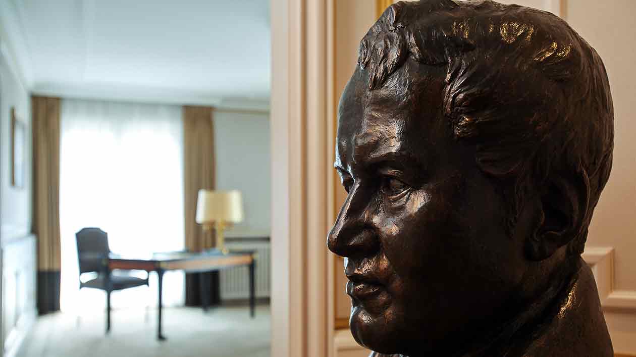 Humboldt-Suite Büste Alexander von Humboldts in der Humboldt-Suite