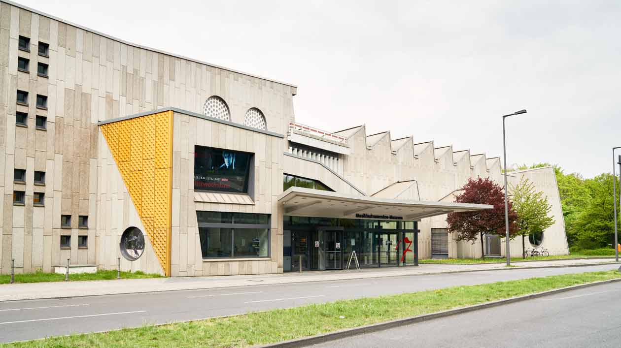 Besuchereingang des Musikinstrumenten-Museums Besuchereingang des Musikinstrumenten-Museums
