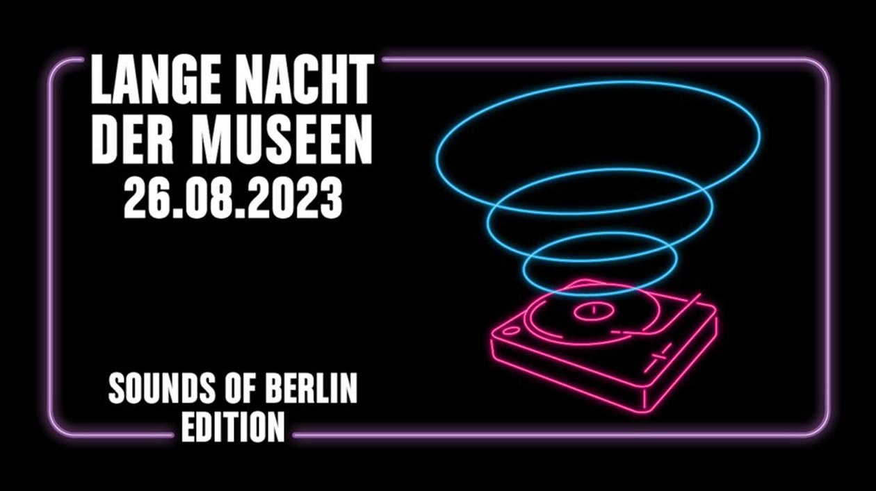 Schwarzes Bild mit bunter Aufschrift "Lange Nacht der Museen 2023" und grafische Darstellung eines Plattenspielers
